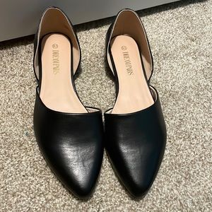 Black point toed flats